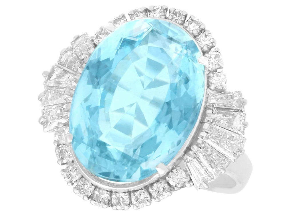 Contemporary 11.76Ct Aquamarine and 1.45Ct Diamond Platinum Cocktail Ring