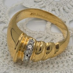 Ladies Cocktail Ring Band 14KHGE RG Size 9.5 Ribbed Swirl