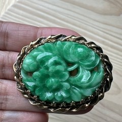 VTG Brooch Pin 2 Inch Hand Carved Art Glass Green Flowers Oval Gold Japan MCM