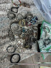 COSTUME VINTAGE JEWELRY Assortment Bracelets Over 185