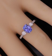 Beautiful Tanzanite and Diamond 14K White gold ring Size 6-1/2