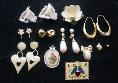 21 Pc Lot Faux Pearl Rhinestone Jewelry Compact Mirror Wristwatch Hair Barrettes