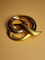 Vintage TONA Signed Gold Tone Swirl Brooch Pin Brushed & Gloss FREE $HIPPING!!!