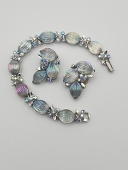Vintage LISNER 1959 Melody IRIDESCENT Molded Glass Bracelet and Earrings