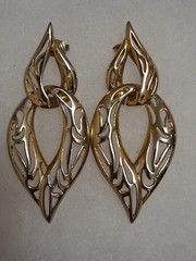 VTG segmented gold/silver-tone dangle drop earrings, teardrop, intricate cutout
