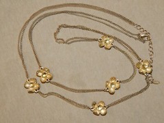 GOLD-TONE FLOWER RHINESTONE NECKLACE SIGNED VCLM: 41.5″ LONG