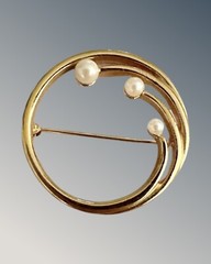 MONET Signed Circular Gold Tone Elegant Brooch Pin – Faux Pearls Jewelry Costume