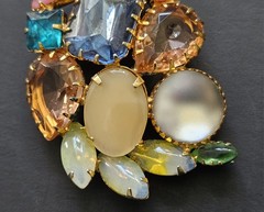 Vtg JULIANA D&E Cluster Faceted Multicolor Rhinestone Brooch & Clip-On Earrings