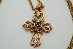 Vintage 1928 Gold Plated Ornate Cros Pendant 4cm Necklace 24″ JB39