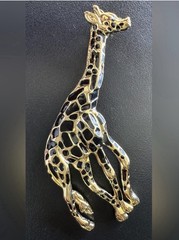 Vintage Giraffe Black Enamel Gold Tone Brooch