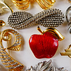 Vintage Pin Brooch Jewelry Lot 15 Piece Mixed Assorted Gold Tone All Pretty