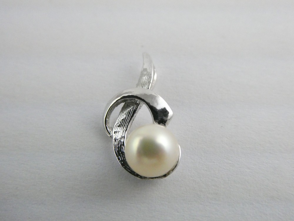 Vintage Sterling Silver Genuine Pearl Textured Setting Pendant 925 1g .75 Inch