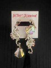 Betsey Johnson White Pearl Seahorse Earrings and Necklace Set – Rare – O4
