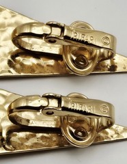 Vintage Crown Trifari Abstract Hammered Gold Tone Clip On Earrings Modernist