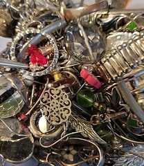 1 lb Jewelry Makers Craft Lot Vintage Art Beads Glass Acrylic Metal Wear Repair