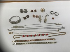 Pretty Vintage Rhinestone Bling Assorted Jewelry Lot 22 Pieces