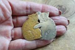 Gold Tone Brass & Silver Tone CATS KITTENS HUGGING Pin