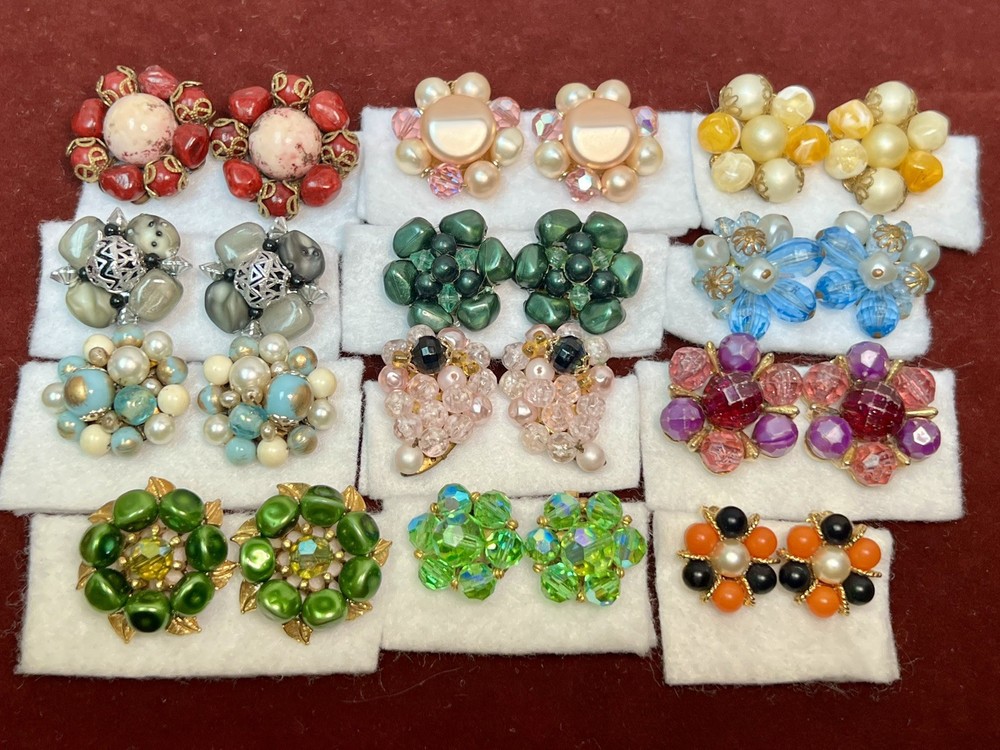 VINTAGE JEWELRY CLUSTER BEADED CLIP-ON EARRINGS LOT OF 12 ASSORTED COLORS