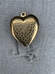 Vintage Gold Tone Etched Double Heart Locket Pendant Japan Marked Retro Jewelry