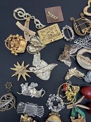 Lot Of 140 Brooches Pins – Many Signed – Silver Gold Tone Wholesale Resell J108a