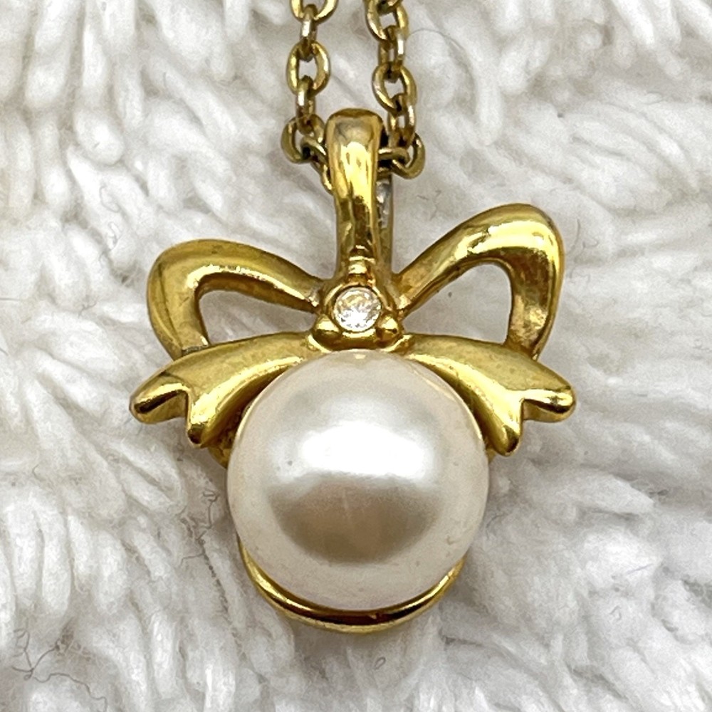 Vintage Charm Necklace Gold Tone Bow Faux Pearl 17″