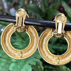Vtg Les Bernard Vc Large Brushed Gold Tone, Door Knocker RUNWAY Clip Earrings