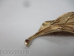 VINTAGE CROWN TRIFARI GOLDEN TRIFARIUM LONG LEAF PIN BROOCH