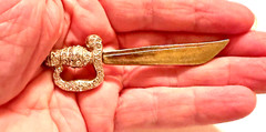 Vintage Rhinestone Sword Brooch Pin Gold Tone Scimitar Saber 3 1/8″ Jewelry