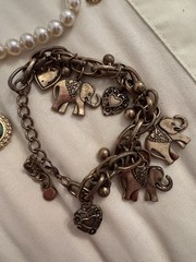 lot of costume jewelry 17 Pieces Gold Tones.