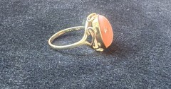 Vintage 14k gold and Solitaire Cabachon “Angel Skin” coral ring 7 -1/4