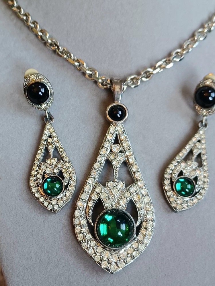 Jackie Collins Art Deco Style Green Cabochon Pendant Necklace & Earrings Set