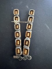 Vintage “WWII V VICTORY RHINESTONE BROOCH PIN”