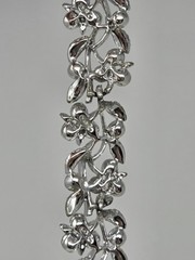 Vintage Lisner Blue AB Rhinestone Bracelet Leaves Link 7 Inches Signed Rhodium