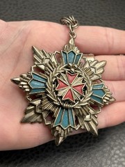 Vintage Silver Tone Maltese Cross Star Medal Pendant Necklace Red Blue Enamel