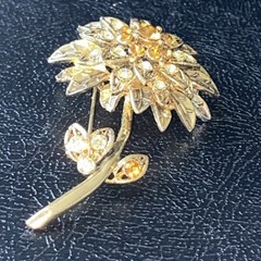 Vintage 1960’s Amber/Clear Rhinestone Goldtone Flower Brooch Pin w/ Secure Clasp