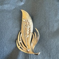 Crown Trifari 1955-1969 Brushed Gold Tone Leaf Signed Pin Brooch