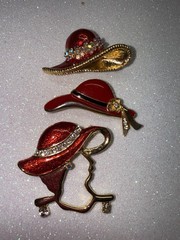 Vintage Red Hat – 7 Brooches And 2 Pairs Of Earrings