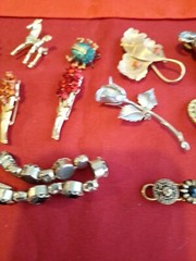 Estate JEWELRY Mixed Costume Lot WEARABLE Mixed Lot Brooch Bracelets #3 jb