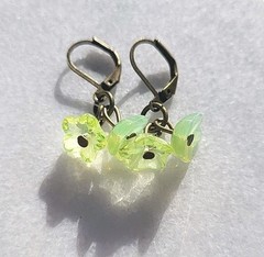 SALE VINTAGE URANIUM OPAL GREEN YELLOW GLASS FLOWER CLUSTER NECKLACE SET ARTISAN