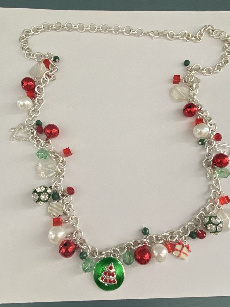 VINTAGE CHRISTMAS Red & Green Bead & Charms Festive Silver Tone Chain Necklace