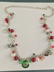 VINTAGE CHRISTMAS Red & Green Bead & Charms Festive Silver Tone Chain Necklace