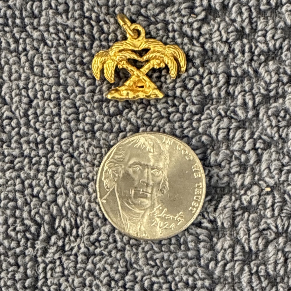 Vintage Unbranded Gold Tone Palm Coconut Tree Pendant Charm Free Shipping