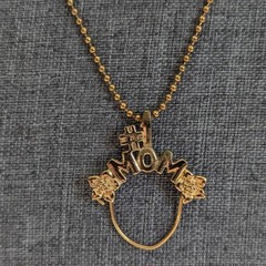 Vintage 90s Avon Gold Tone Mother’s Day #1 Mom Charm Pendant Chain Necklace