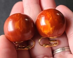 Vintage Red Orange Swirl Bakelite 24mm Round Ball Sphere Clip On Earrings