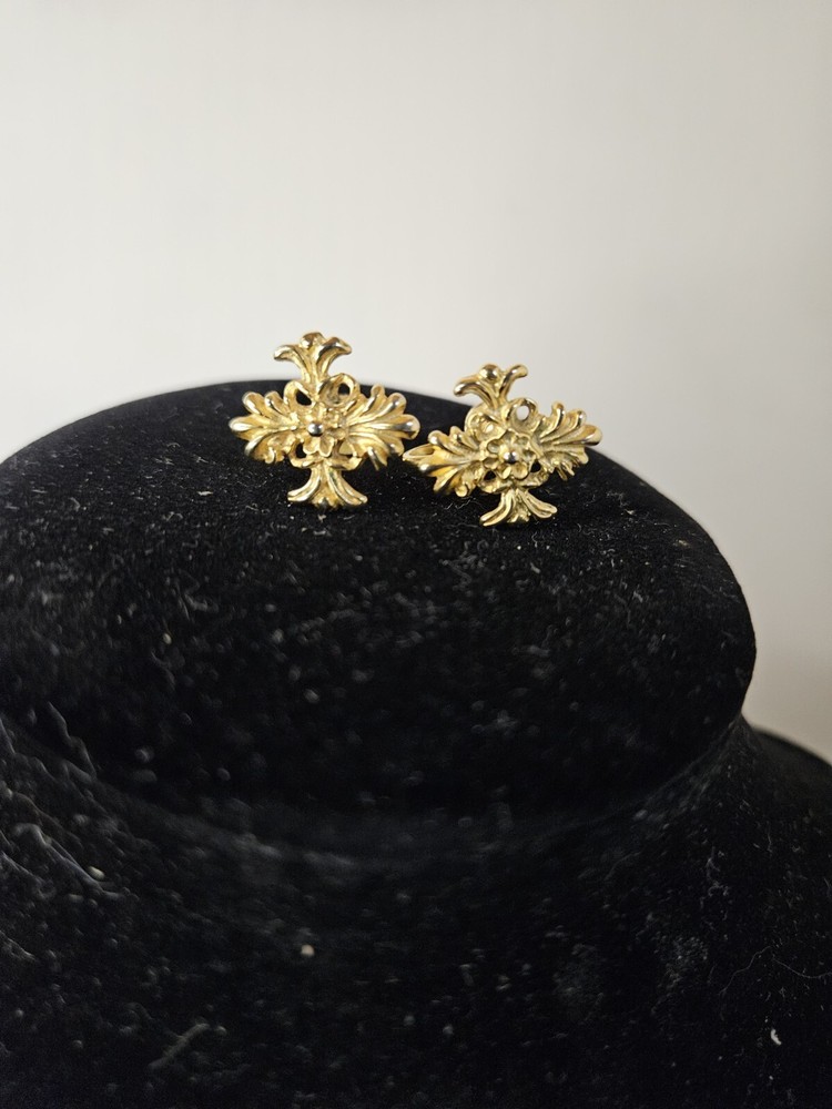 Vintage Signed MMA metropolitan museum of art screw back earrings Gold Tone