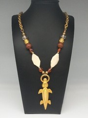 ORENA PARIS Rare Vintage Gold Tone Detailed Alligator Pendant Necklace