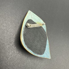 Artisan Pin Brooch Ceramic Wire Leaf J103