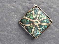 Small Silver Tone Green Chip Stone Brooch READ MISSING A STONE