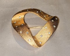 Vintage Matte Gold Tone Modernist Freeform Brooch with Tiny Crystals