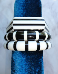 LOT OF 3 VTG ESTATE BLACK & WHITE STRIPED LUCITE HEXAGON ROUND BANGLE BRACELETS